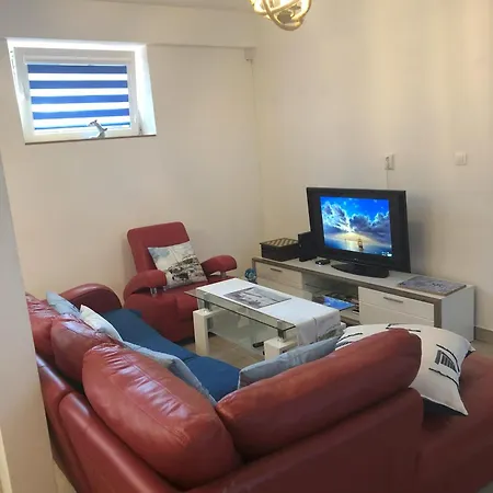 W Stegnie Nad Morzem Na 10 Osob. Sauna. Duzy Salon. Kominek. Lägenhet