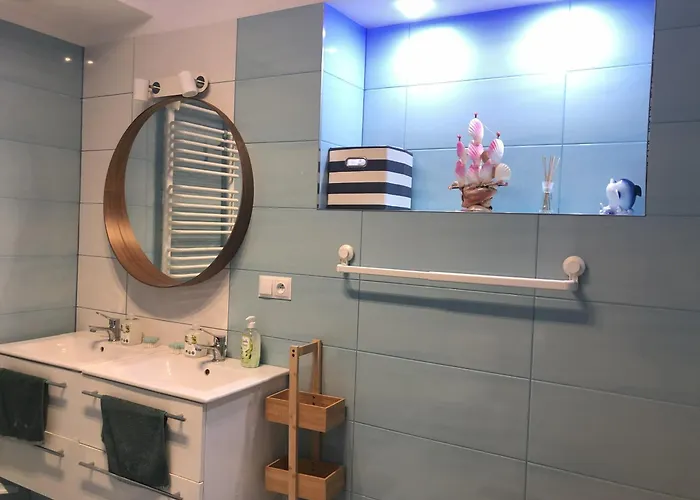 W Stegnie Nad Morzem Na 10 Osob. Sauna. Duzy Salon. Kominek. *